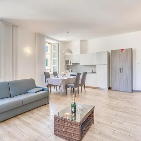 Apt. Luxury Britannia Apartman *